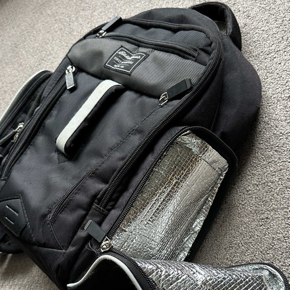 •EDDIE BAUER• Diaper Bag 5 zipper compartment,1 insulated pocket,1 wipes pocket - Picture 4 of 9
